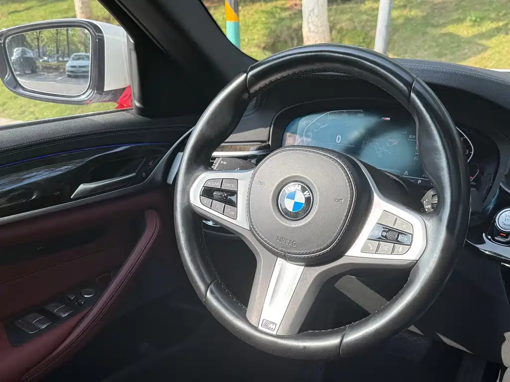 BMW 5 Series — фото 10