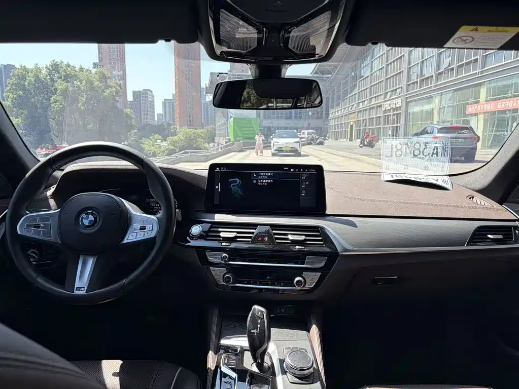 BMW 5 Series New Energy — фото 18