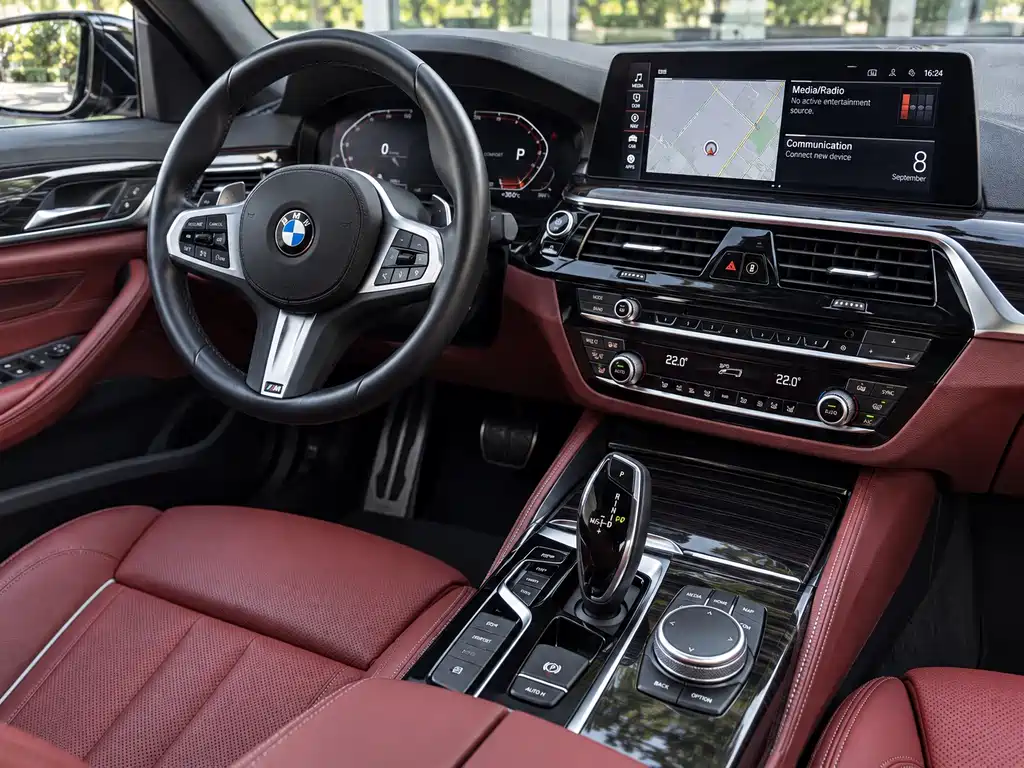 BMW 5 Series — фото 6