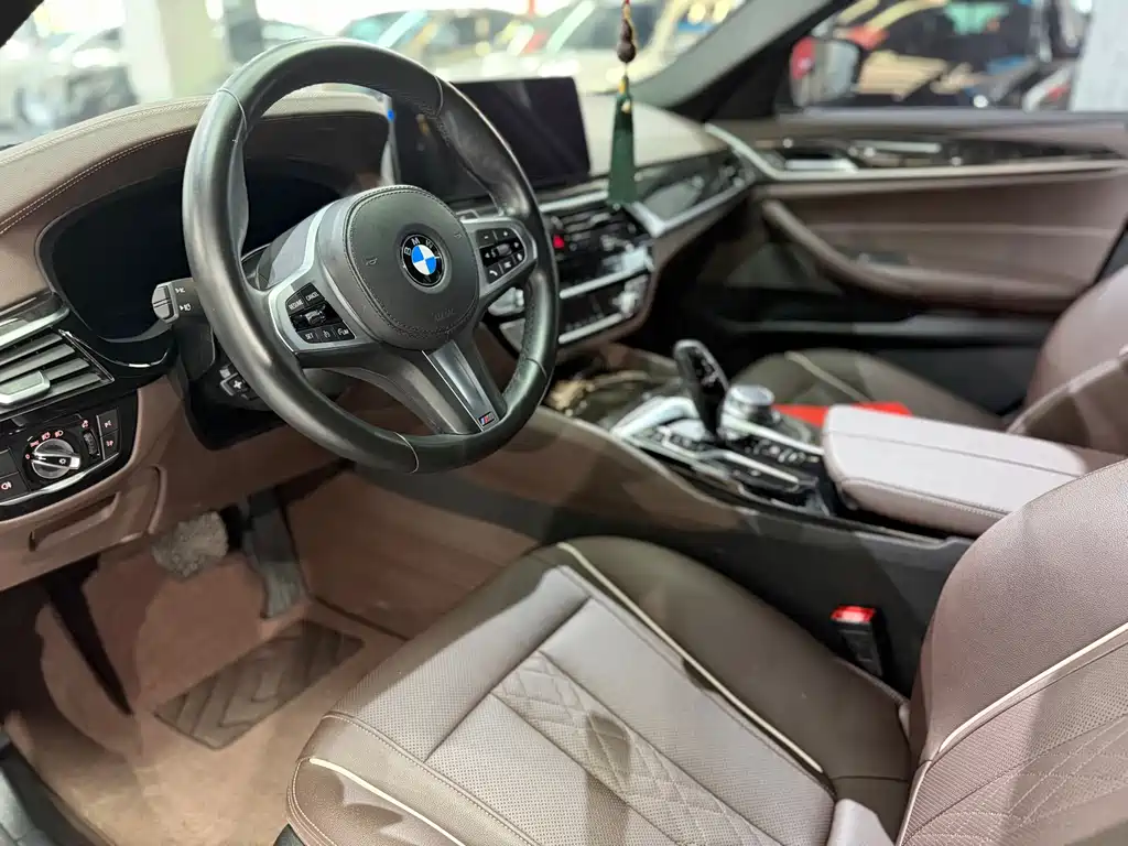 BMW 5 Series — фото 5