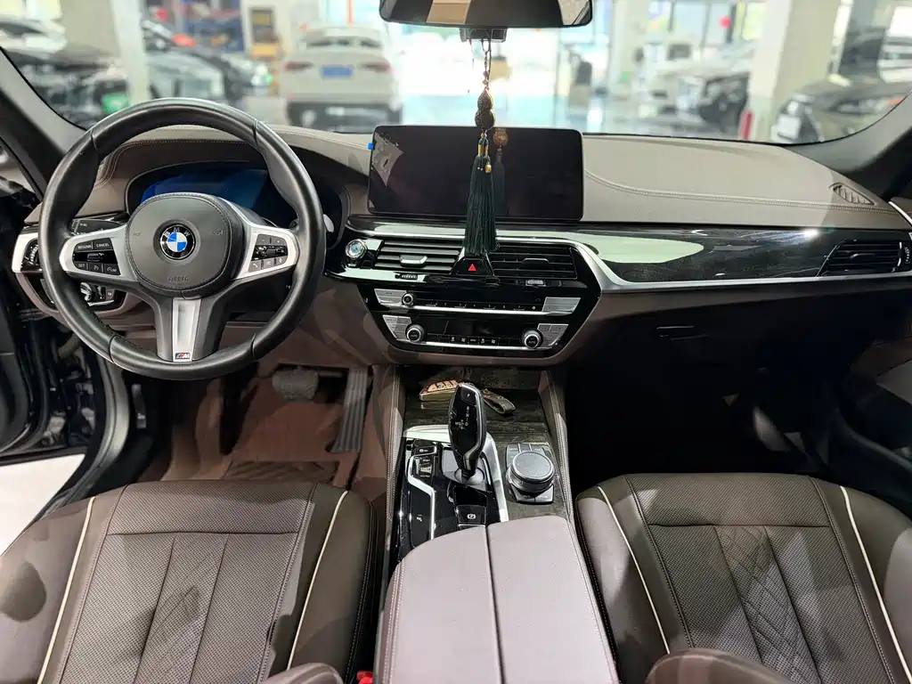 BMW 5 Series — фото 10
