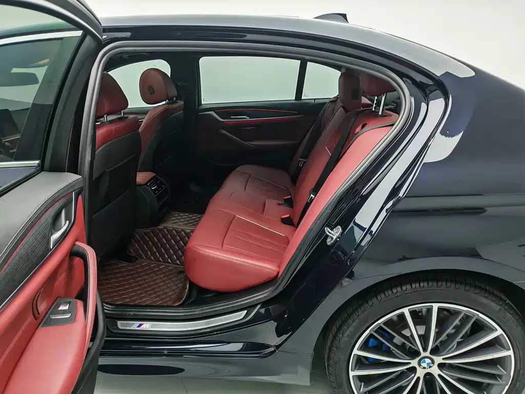 BMW 5 Series — фото 3