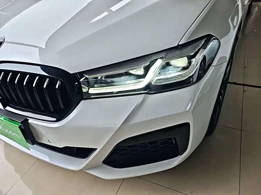 BMW 5 Series — фото 18