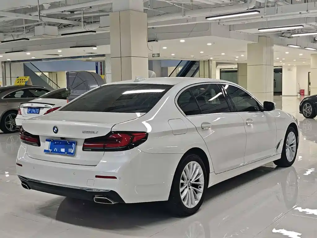 BMW 5 Series — фото 5