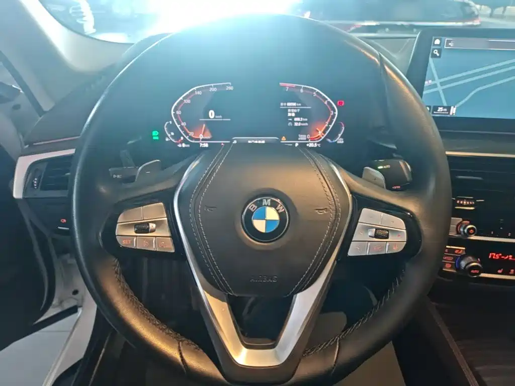 BMW 5 Series — фото 11