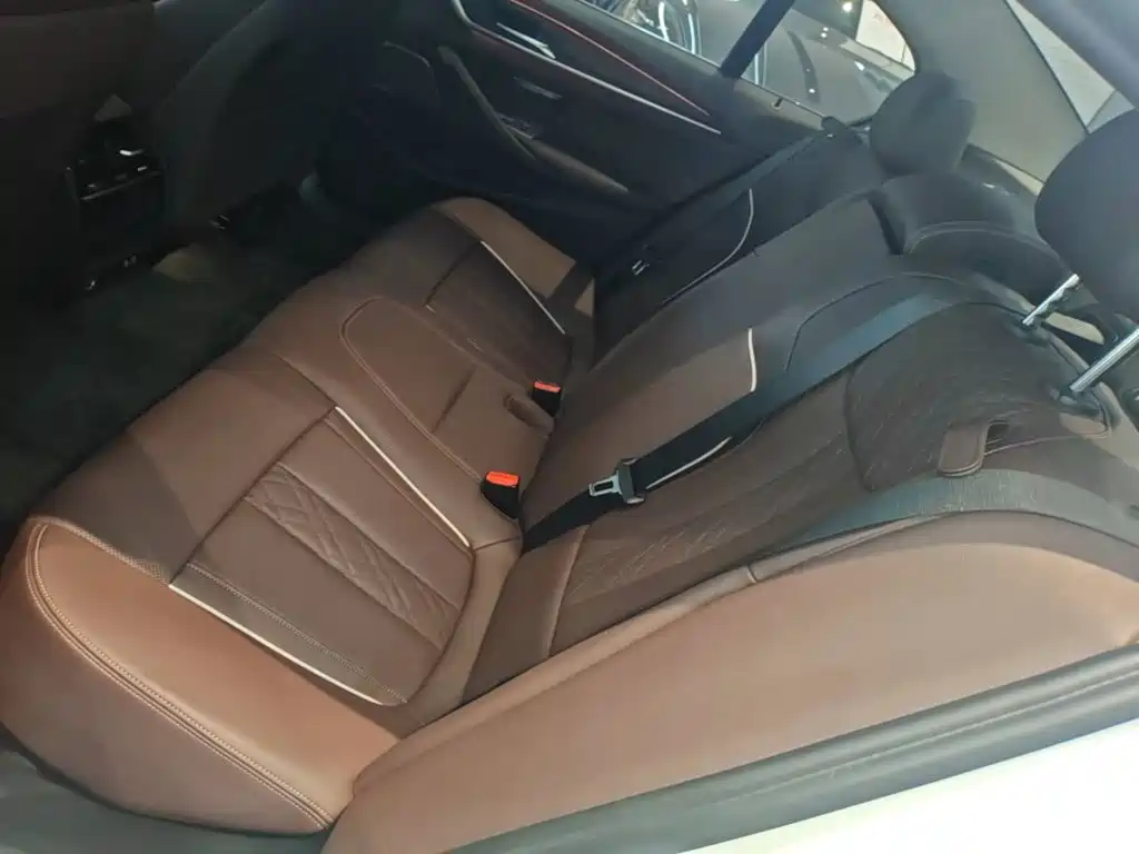 BMW 5 Series — фото 17