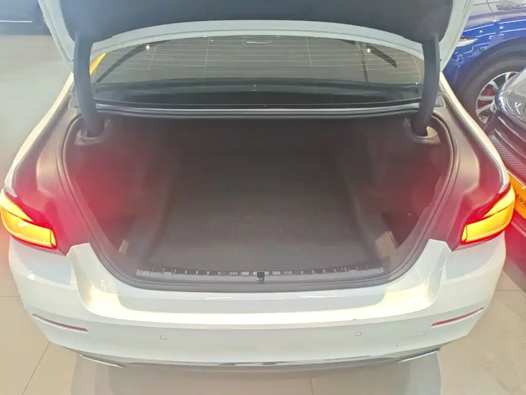 BMW 5 Series — фото 19
