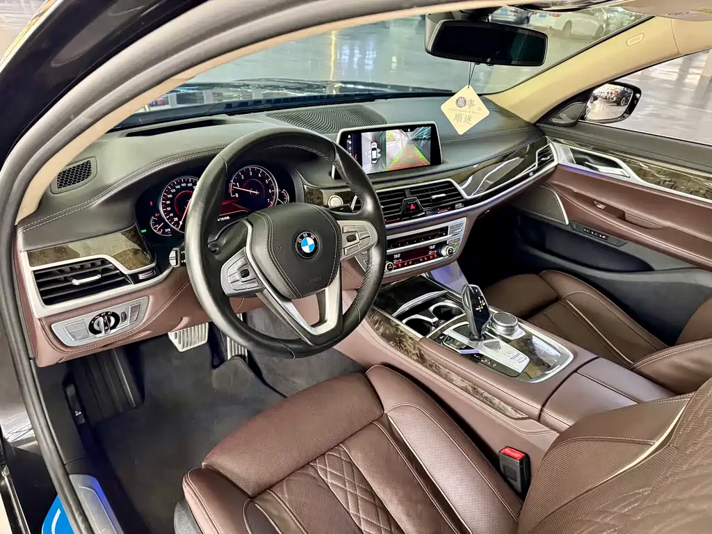 BMW 7 Series — фото 6