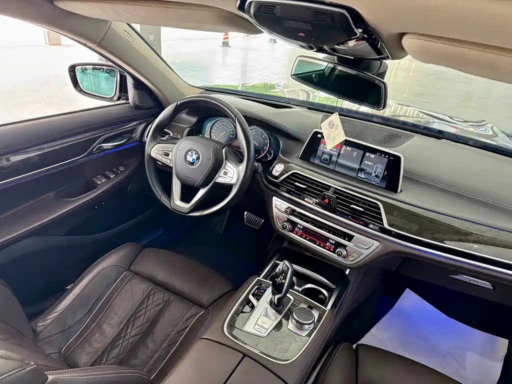 BMW 7 Series — фото 9
