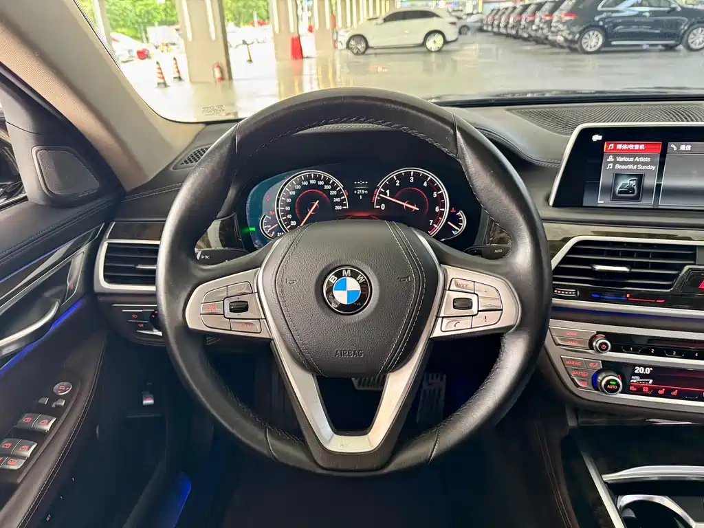 BMW 7 Series — фото 10