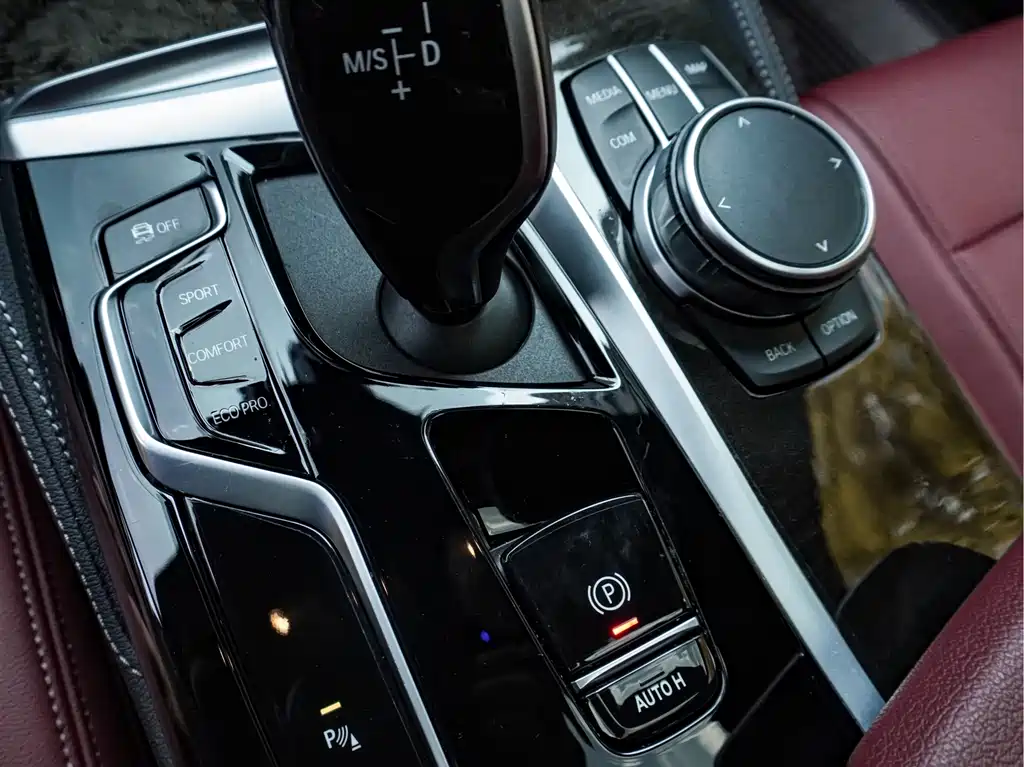 BMW 5 Series — фото 13