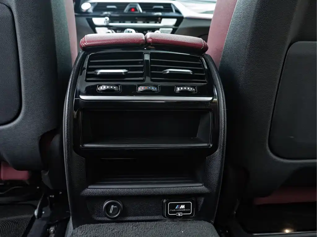 BMW 5 Series — фото 16