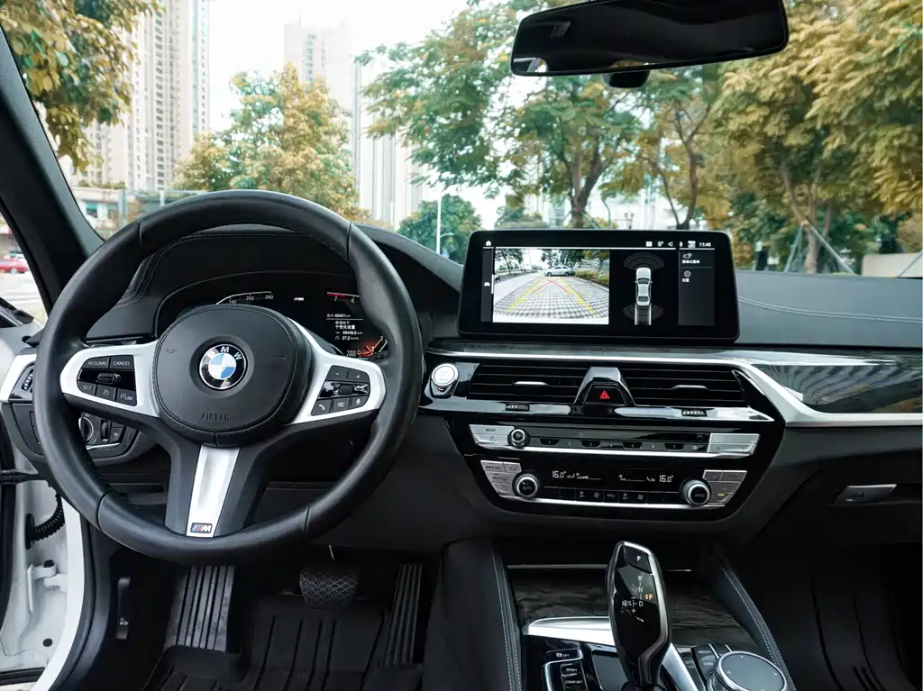 BMW 5 Series — фото 17