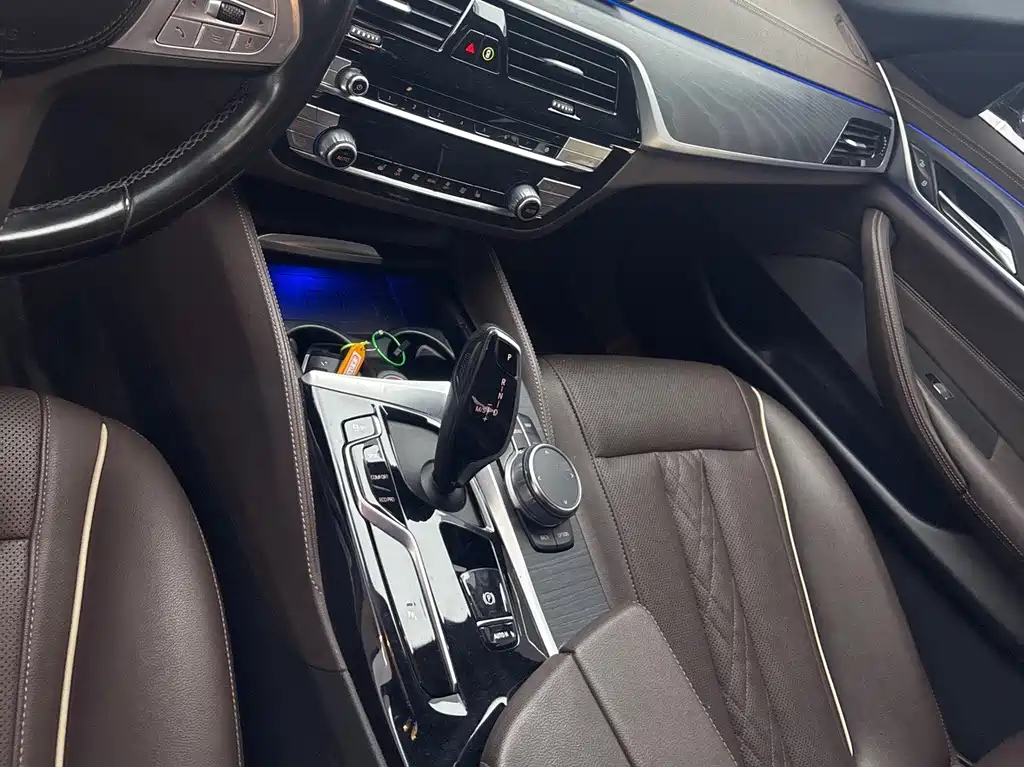 BMW 5 Series — фото 14