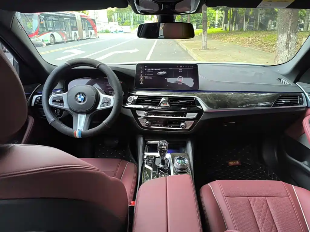 BMW 5 Series — фото 10