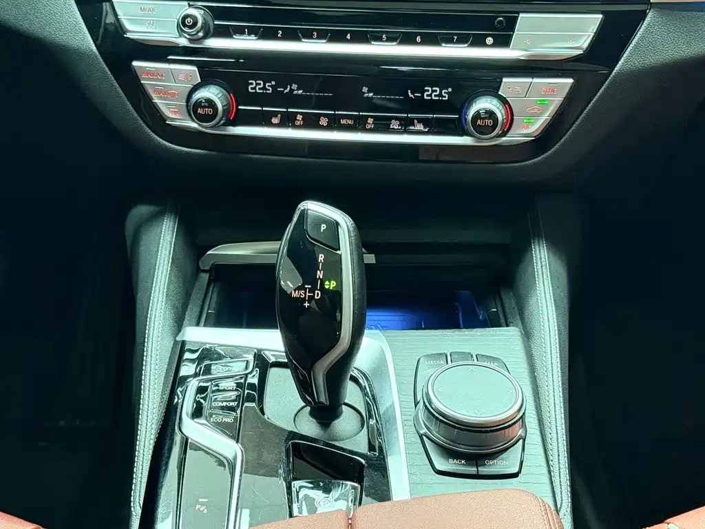 BMW 5 Series — фото 14