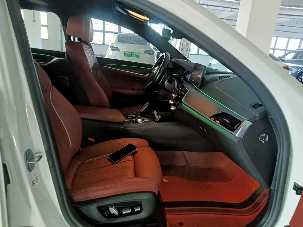 BMW 5 Series — фото 11
