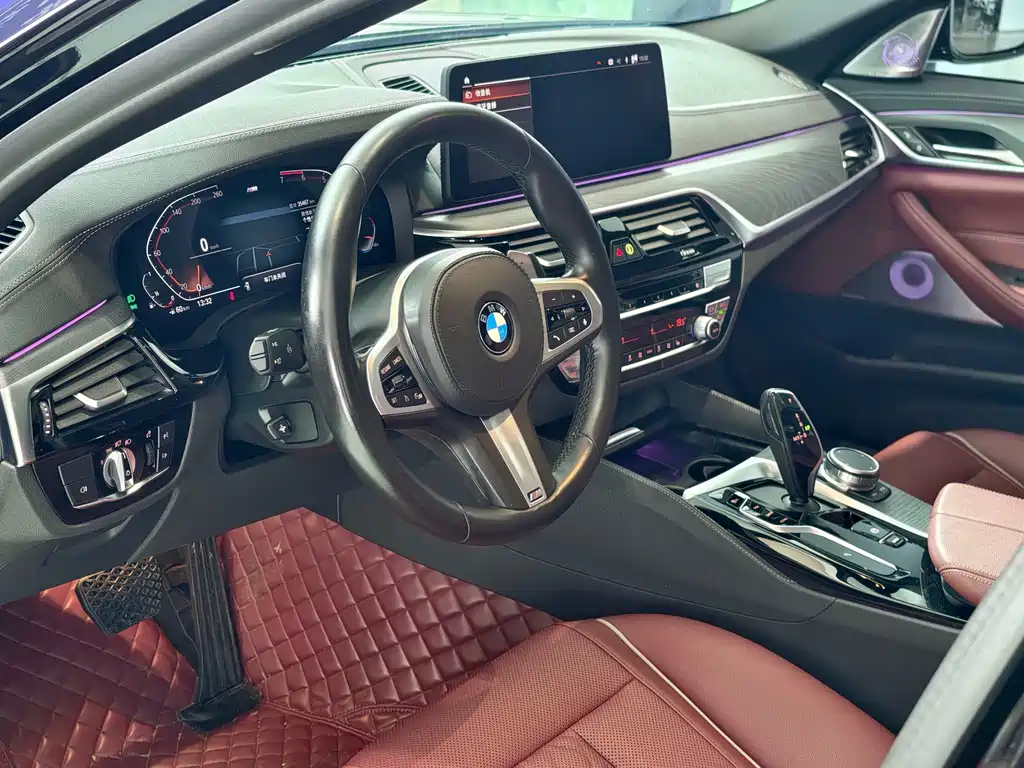 BMW 5 Series — фото 11