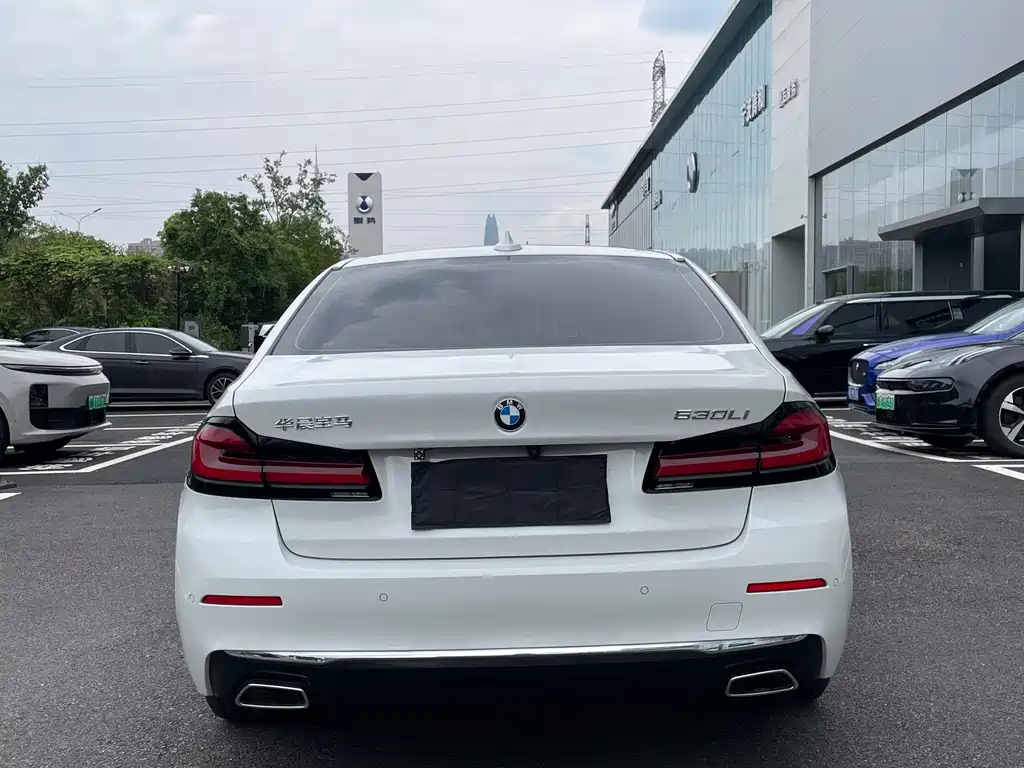BMW 5 Series — фото 17