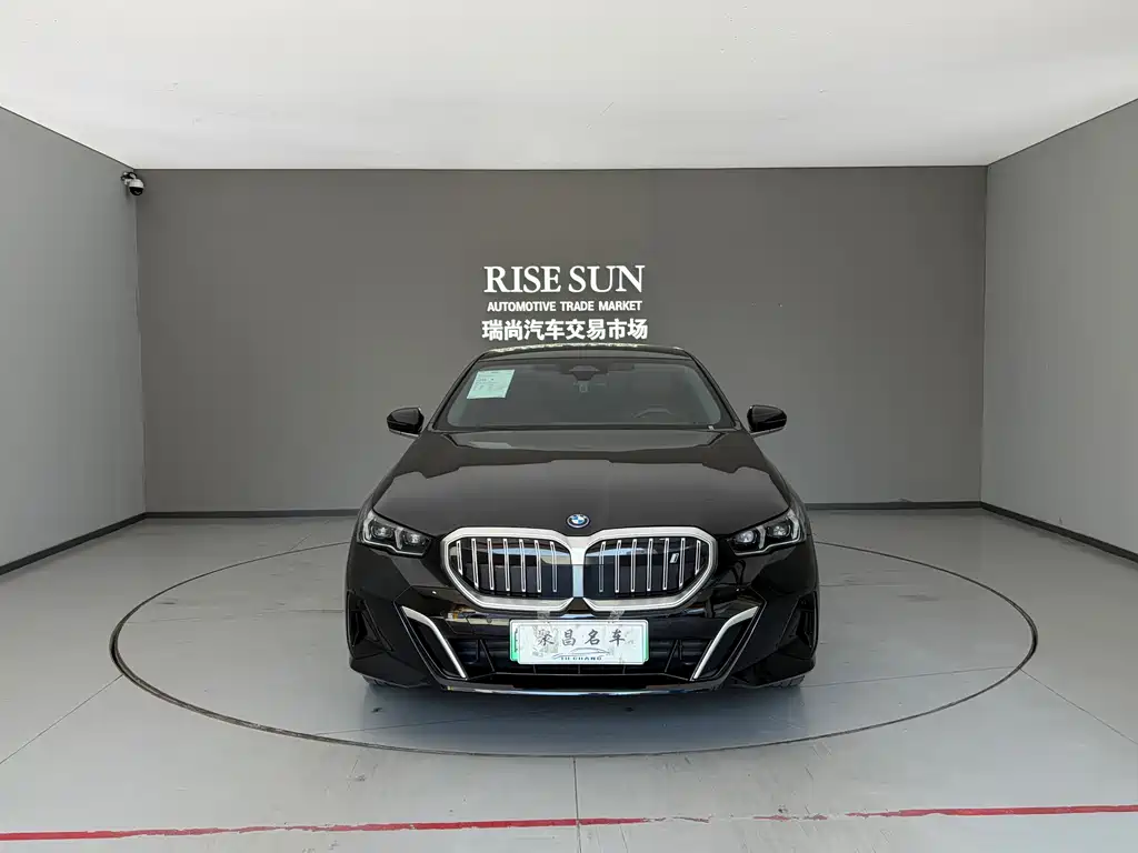 BMW i5 — фото 2