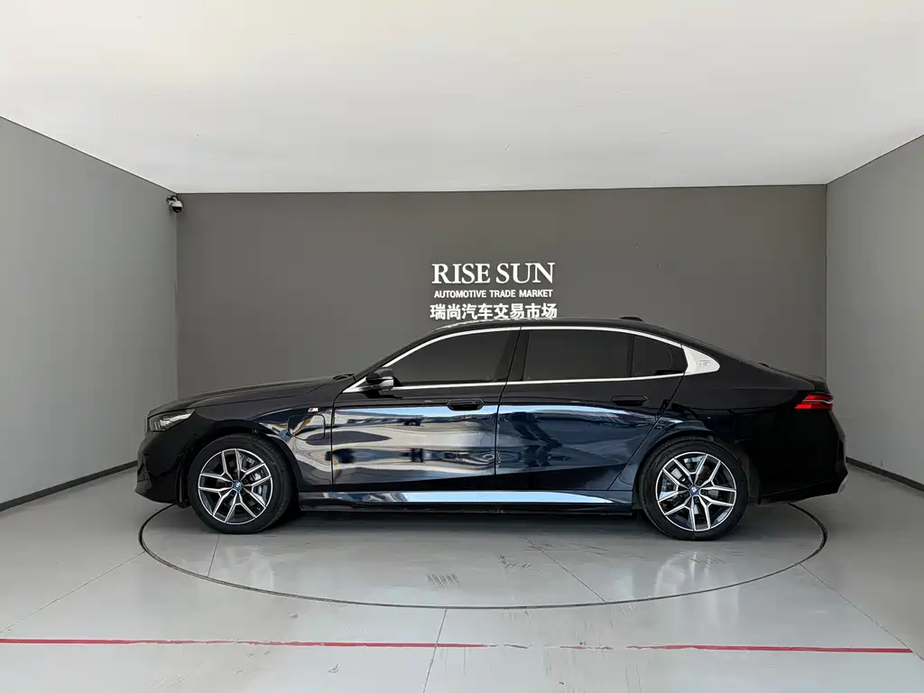 BMW i5 — фото 13