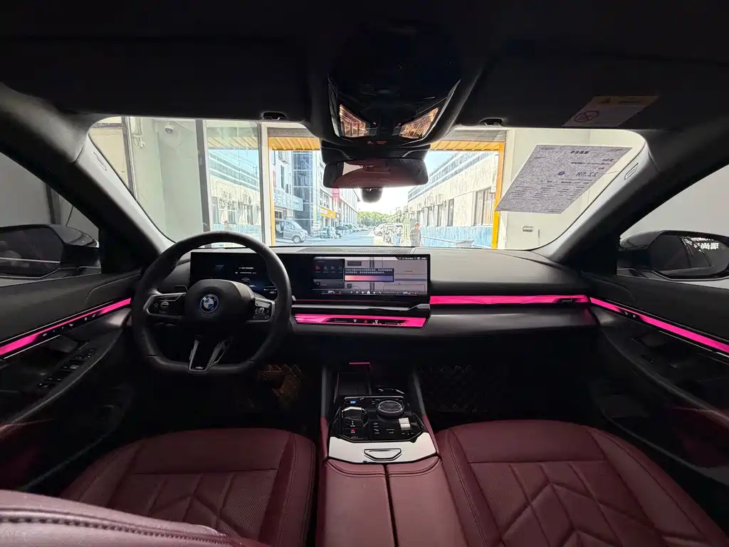 BMW i5 — фото 9