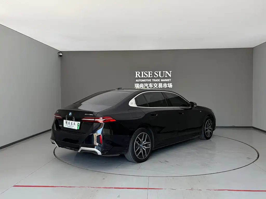 BMW i5 — фото 10