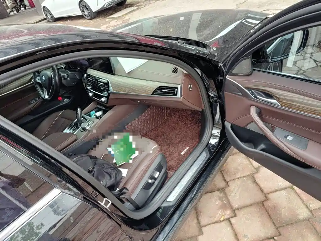 BMW 5 Series — фото 19