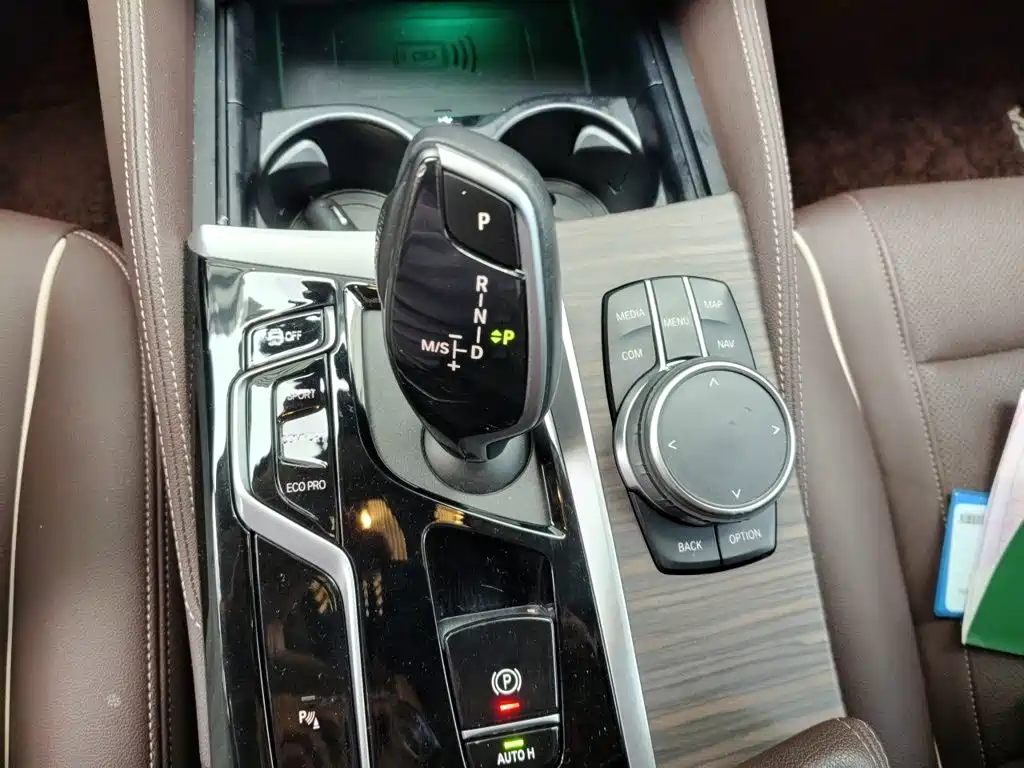 BMW 5 Series — фото 10
