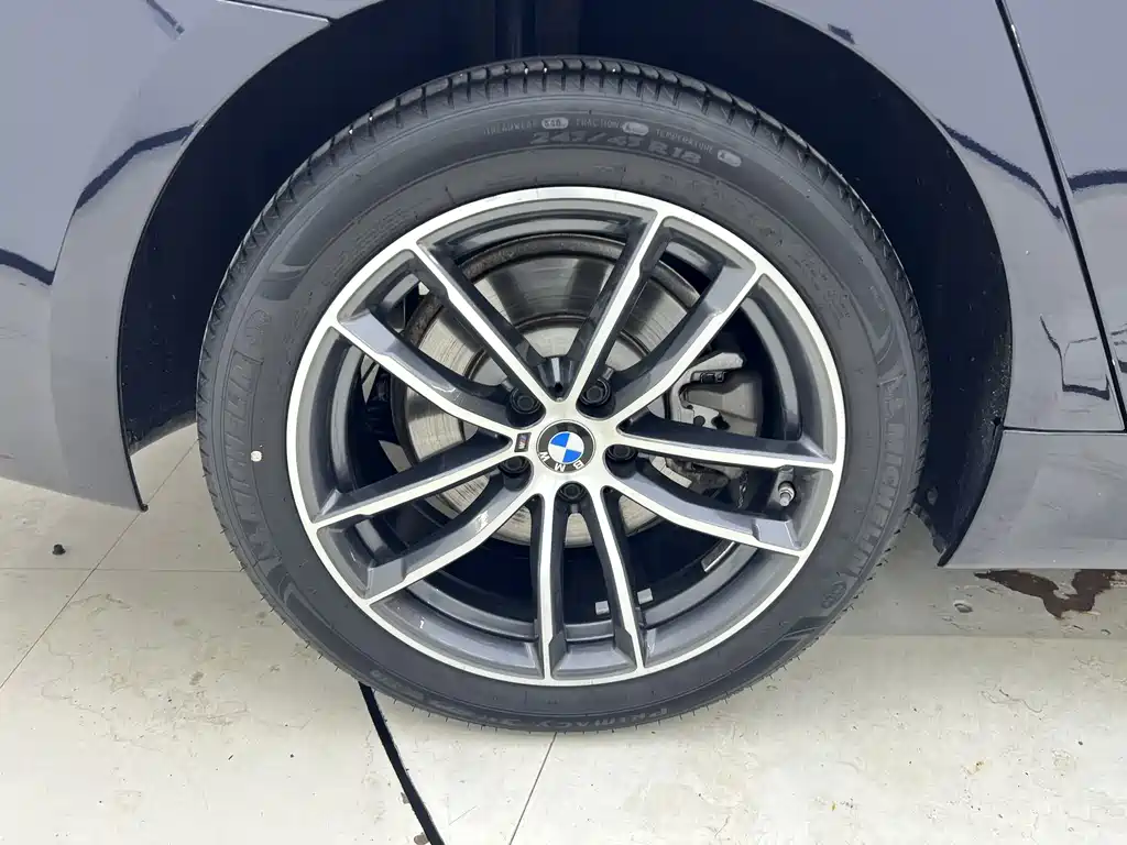 BMW 5 Series — фото 9