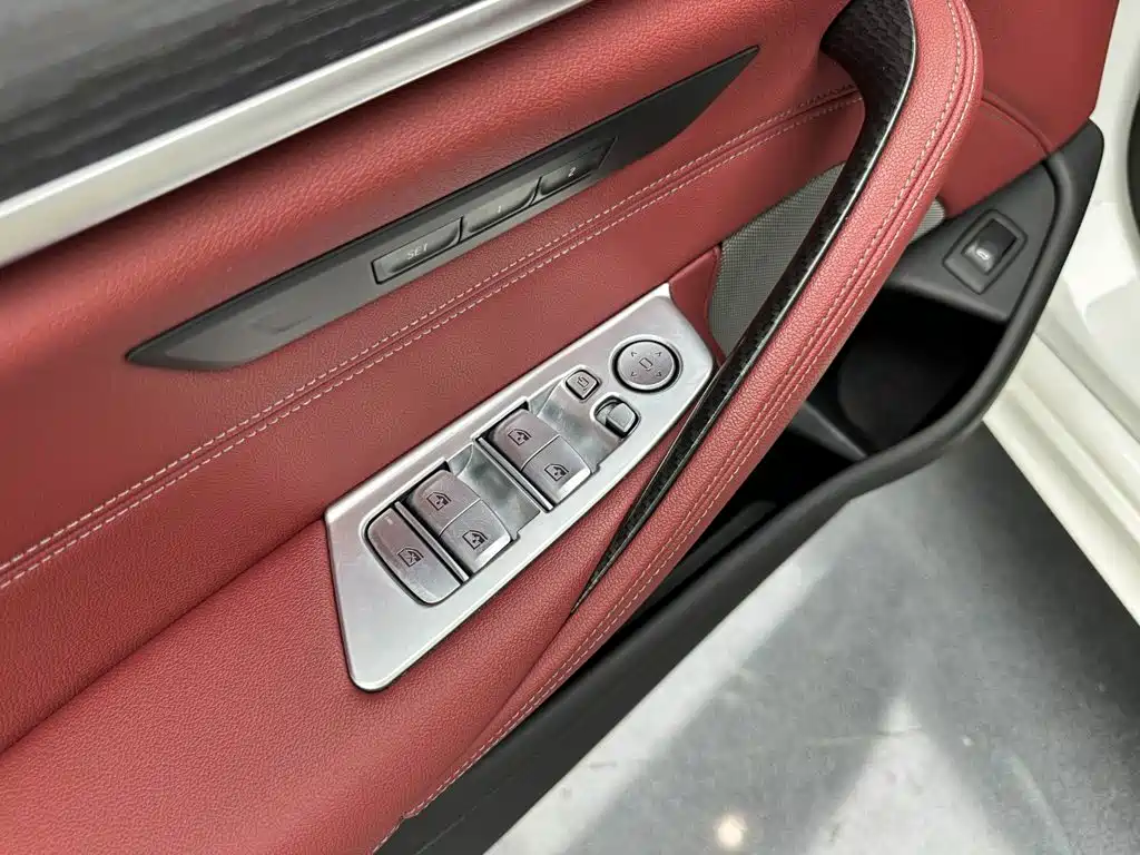 BMW 5 Series — фото 18