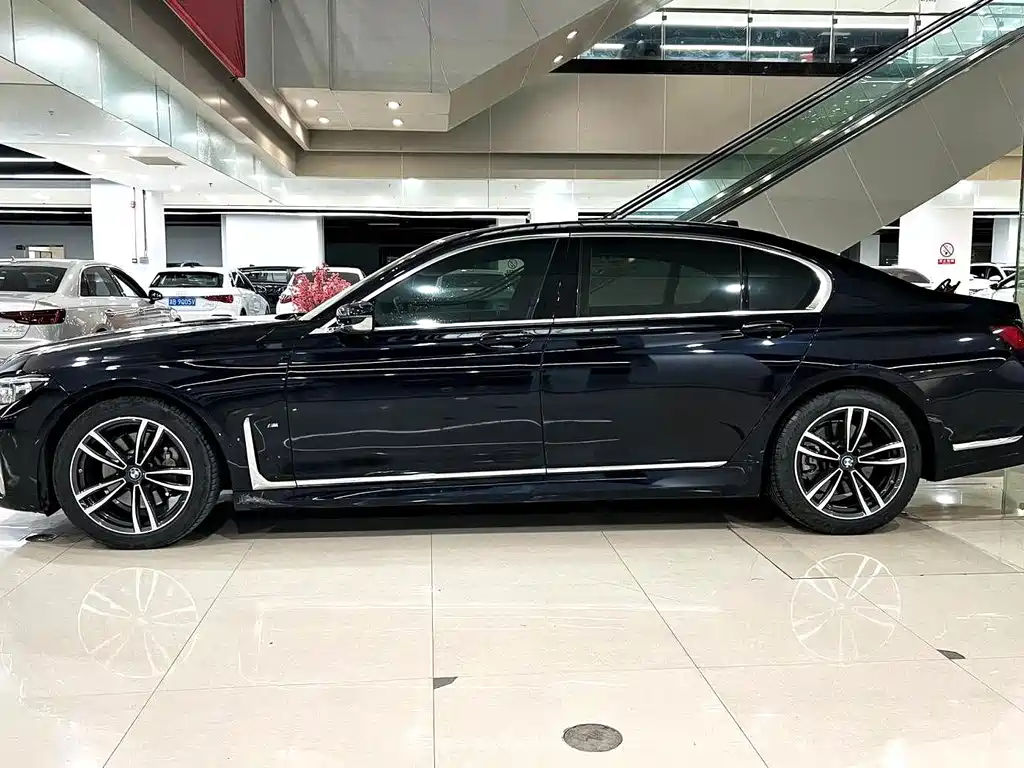 BMW 7 Series — фото 5