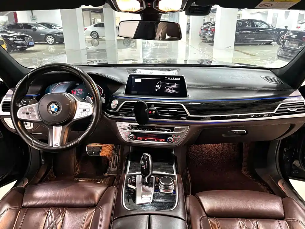 BMW 7 Series — фото 6