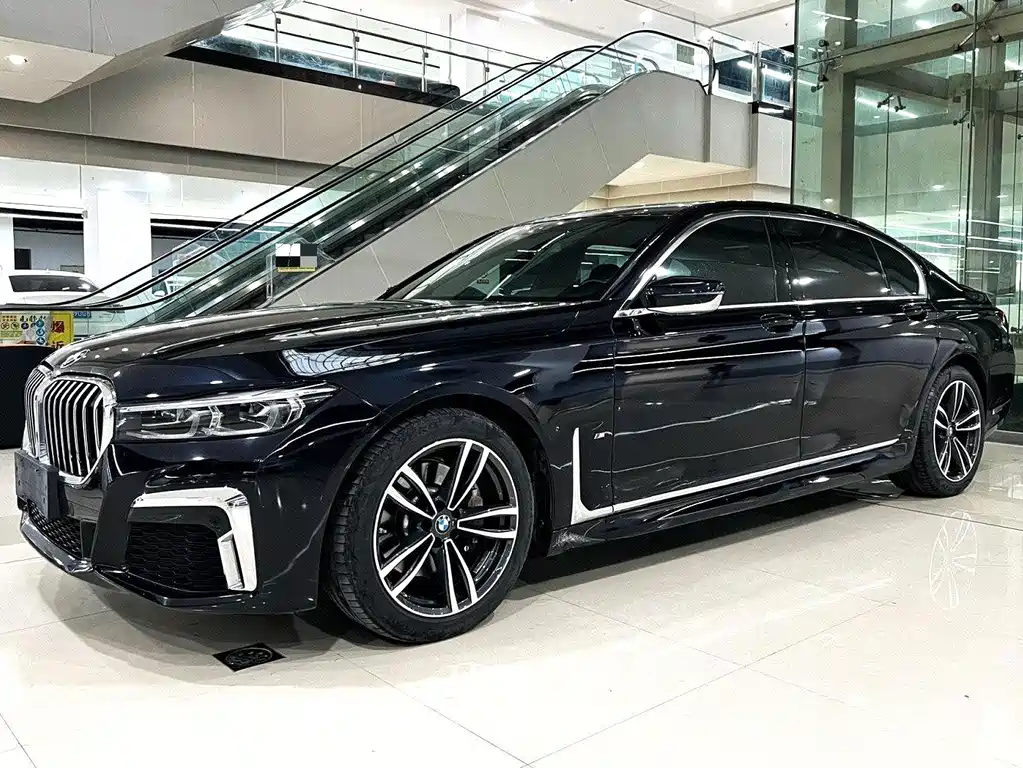 BMW 7 Series — фото 1