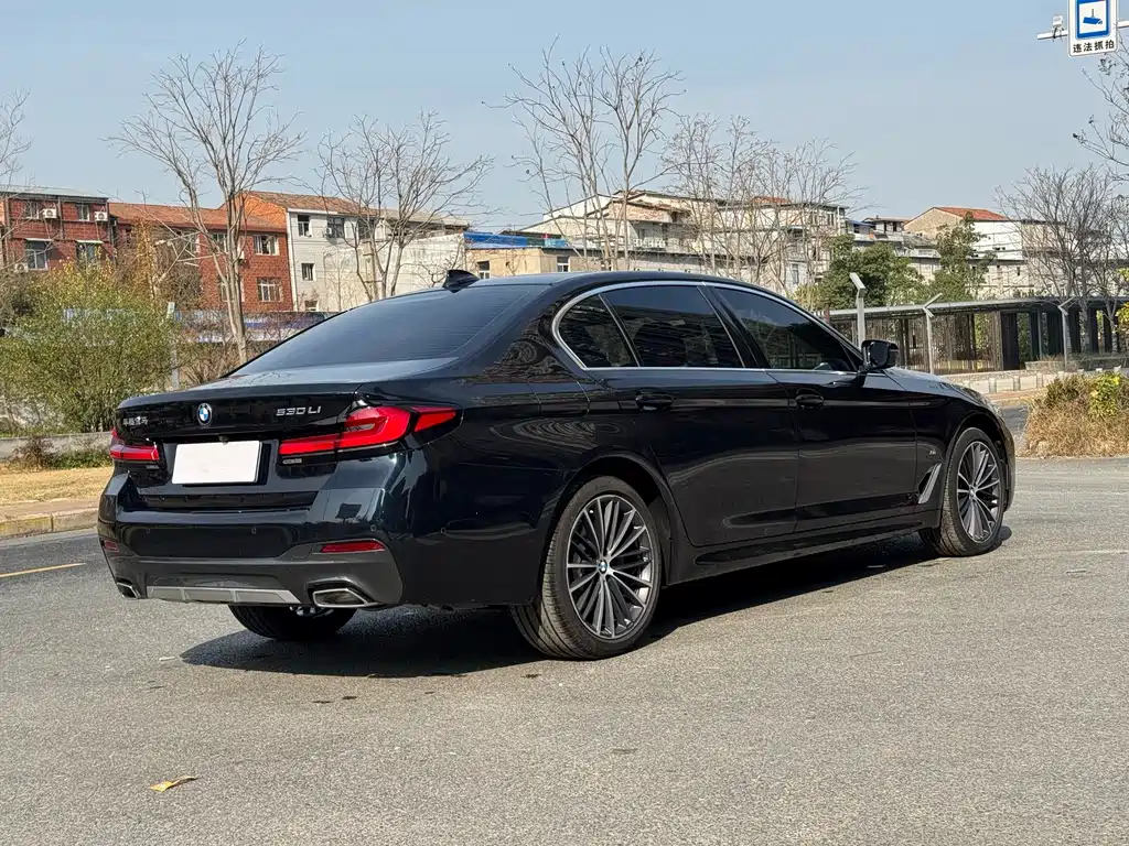 BMW 5 Series — фото 14