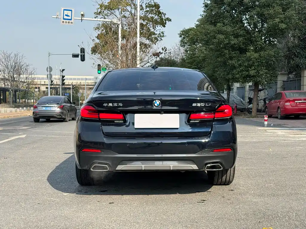 BMW 5 Series — фото 15