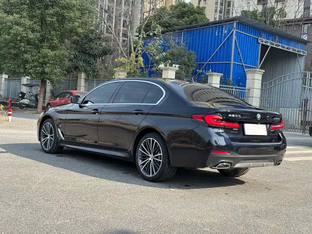 BMW 5 Series — фото 16