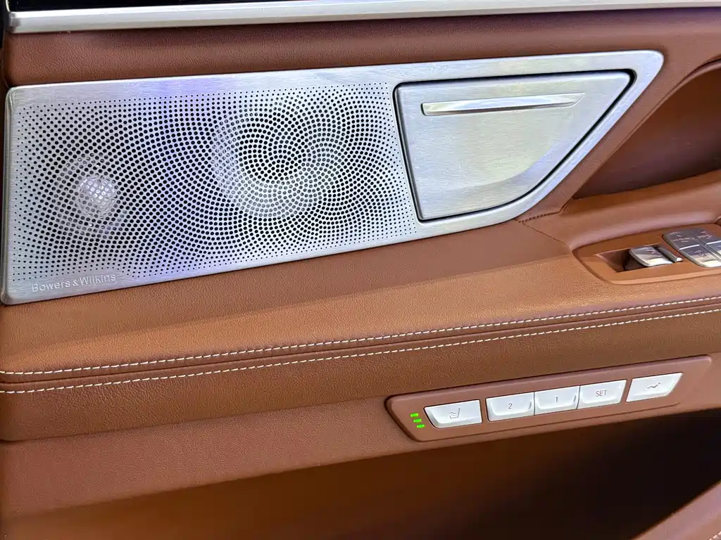 BMW 7 Series — фото 13