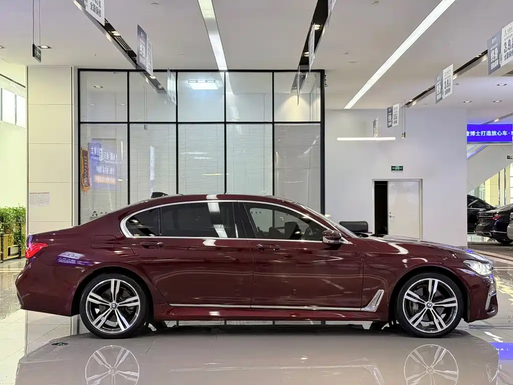 BMW 7 Series — фото 17