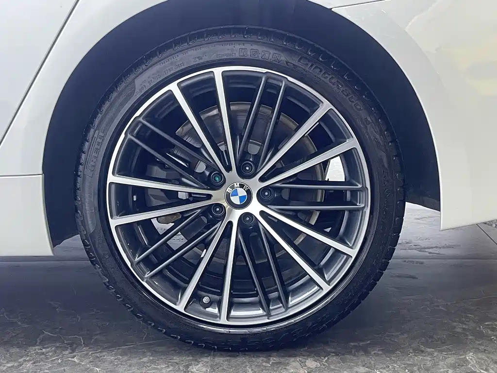 BMW 5 Series — фото 8