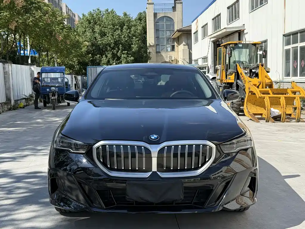 BMW 5 Series — фото 2