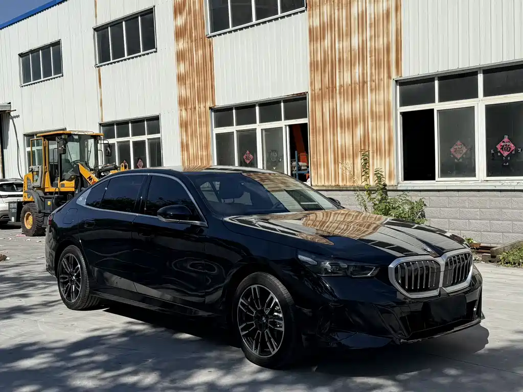 BMW 5 Series — фото 3