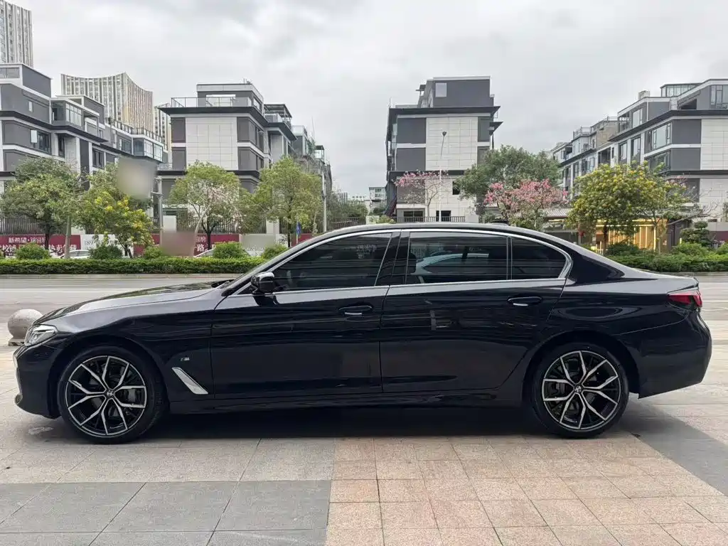 BMW 5 Series — фото 18