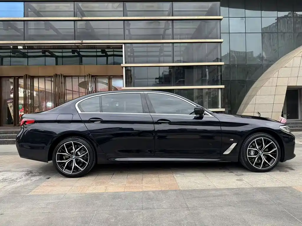 BMW 5 Series — фото 19