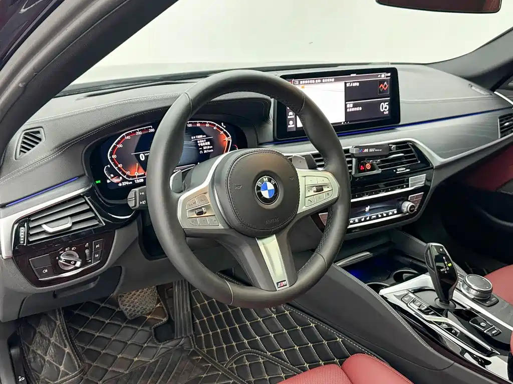 BMW 5 Series — фото 11