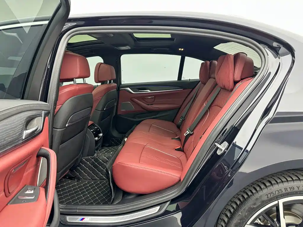 BMW 5 Series — фото 17