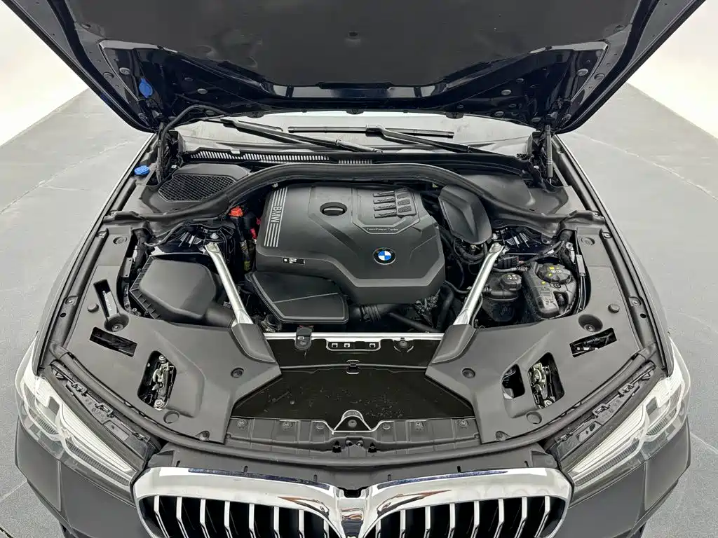 BMW 5 Series — фото 24