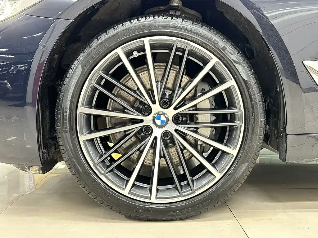 BMW 5 Series — фото 23