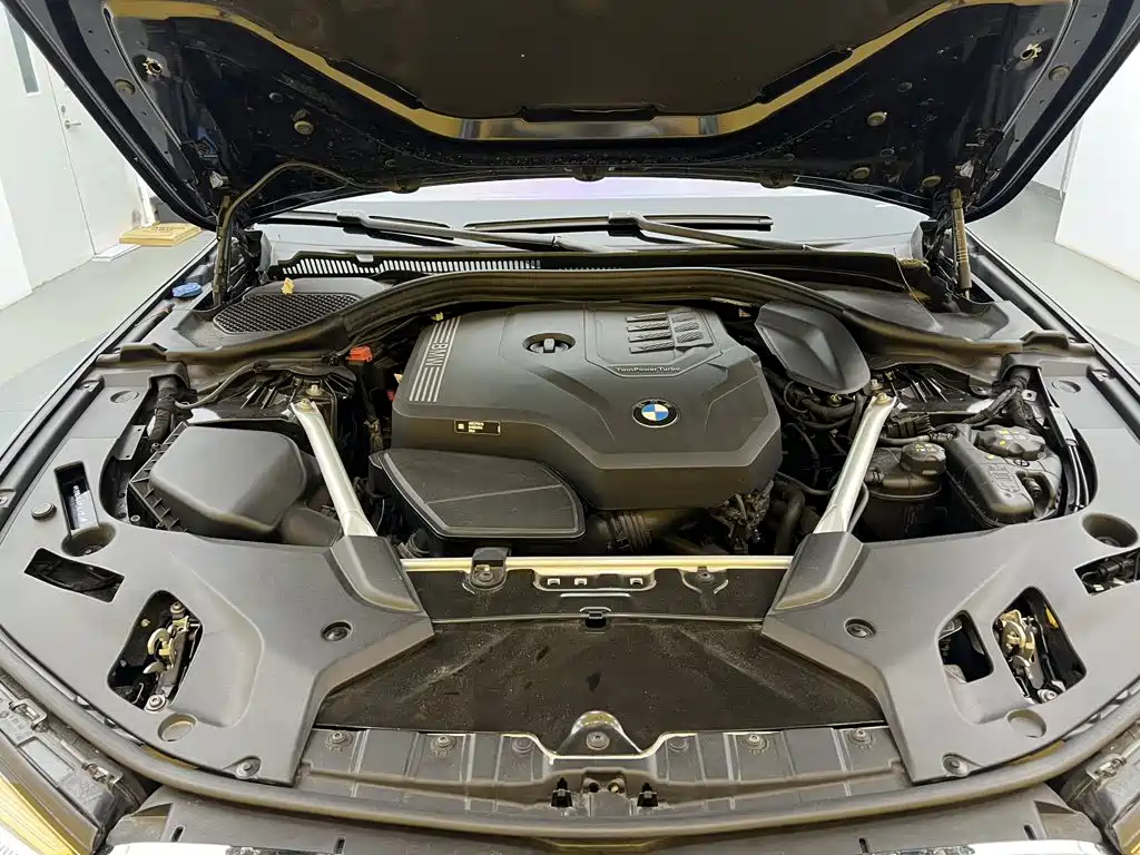 BMW 5 Series — фото 11