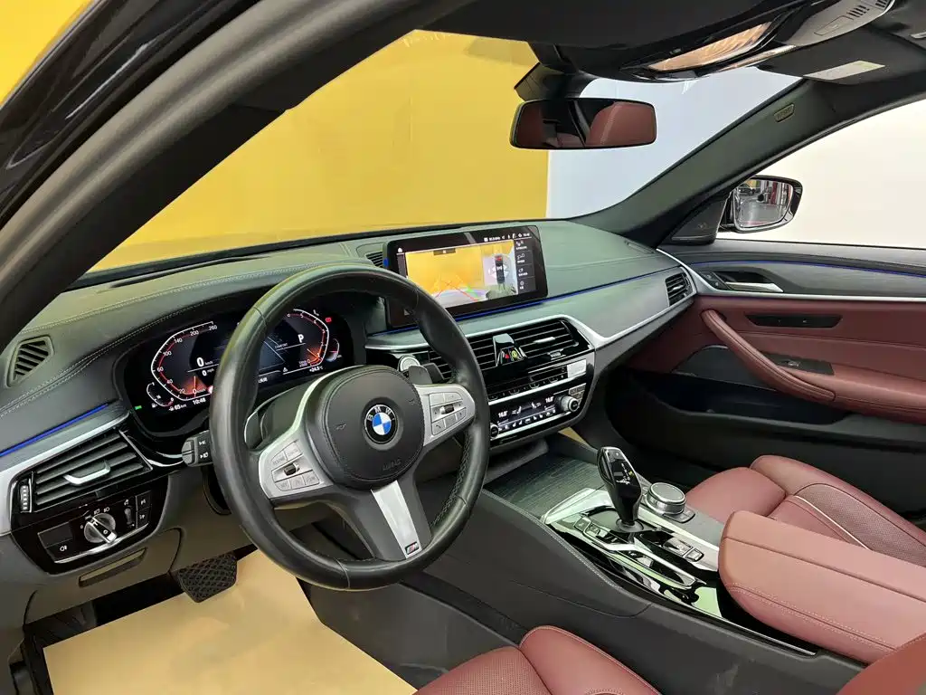 BMW 5 Series — фото 31